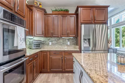 Kitchen - 7625 Deer Path Ct, Springboro, OH 45066 photo 4 of 8