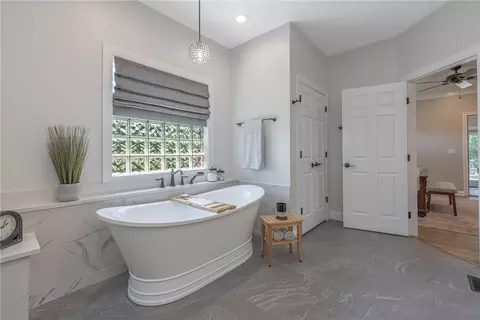 Bath - 7625 Deer Path Ct, Springboro, OH 45066 photo 6 of 7