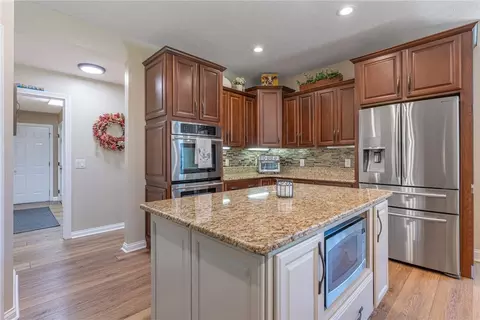 Kitchen - 7625 Deer Path Ct, Springboro, OH 45066 photo 3 of 8
