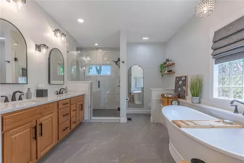 Bath - 7625 Deer Path Ct, Springboro, OH 45066 photo 4 of 7