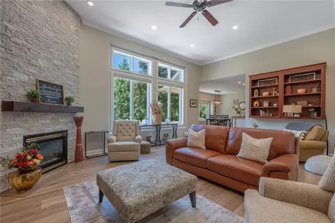 Living - 7625 Deer Path Ct, Springboro, OH 45066 photo 4 of 5