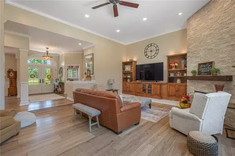 Living - 7625 Deer Path Ct, Springboro, OH 45066 photo 2 of 5