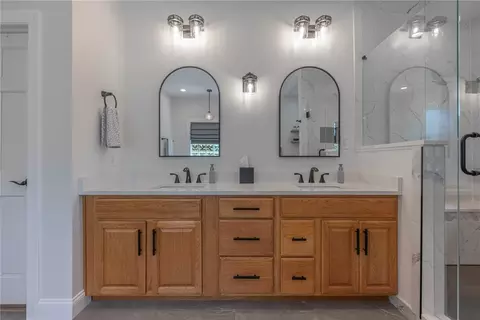 Bath - 7625 Deer Path Ct, Springboro, OH 45066 photo 5 of 7