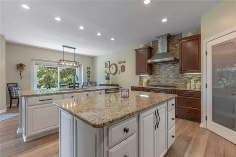 Kitchen - 7625 Deer Path Ct, Springboro, OH 45066 photo 6 of 8
