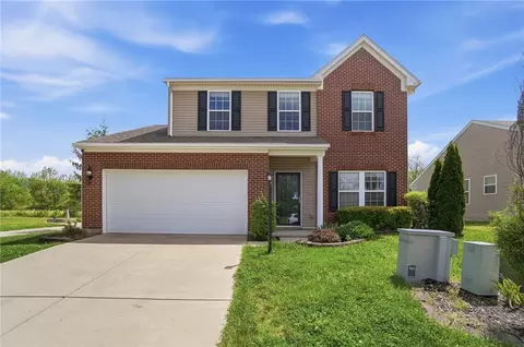 618 Chapelgate Dr, Fairborn, OH 45324