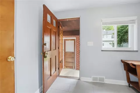 Entry Way - 327 Ardmore Rd, Springfield, OH 45504 photo 5 of 8