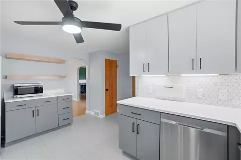 Kitchen - 327 Ardmore Rd, Springfield, OH 45504 photo 3 of 6