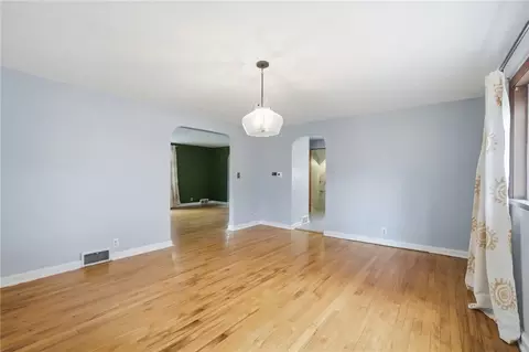 Living - 327 Ardmore Rd, Springfield, OH 45504 photo 5 of 8