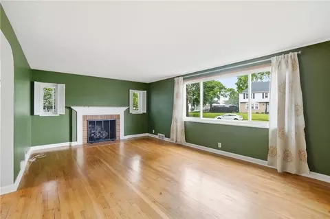 Living - 327 Ardmore Rd, Springfield, OH 45504 photo 2 of 8