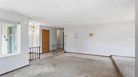Living - 6030 Cobbleskill Ct, Centerville, OH 45459 photo 2 of 8