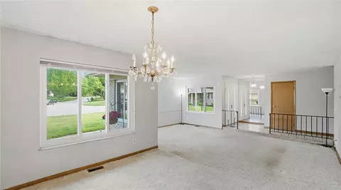 Living - 6030 Cobbleskill Ct, Centerville, OH 45459 photo 4 of 8