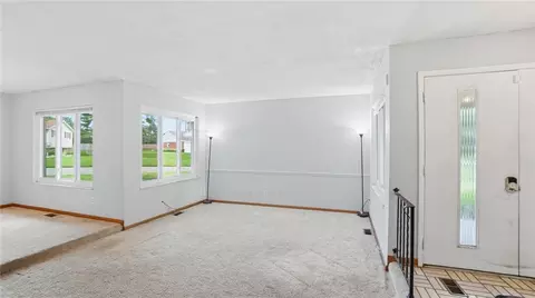 Living - 6030 Cobbleskill Ct, Centerville, OH 45459 photo 1 of 8