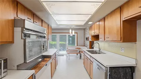 Kitchen - 6030 Cobbleskill Ct, Centerville, OH 45459 photo 2 of 3