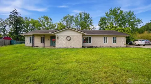 Exterior - 6030 Cobbleskill Ct, Centerville, OH 45459 photo 2 of 12