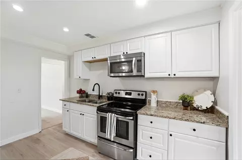 Kitchen - 976 Kenosha Rd, Kettering, OH 45429 photo 2 of 3