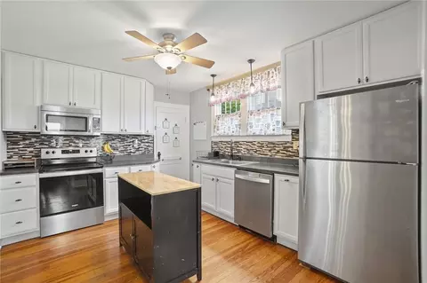 Kitchen - 146 N Kensington Pl, Springfield, OH 45504 photo 1 of 4