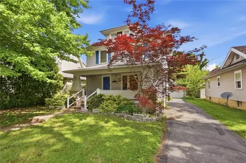 Exterior - 146 N Kensington Pl, Springfield, OH 45504 photo 2 of 9