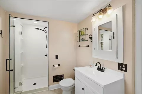 Bath - 146 N Kensington Pl, Springfield, OH 45504 photo 3 of 3
