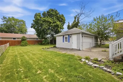 Exterior - 146 N Kensington Pl, Springfield, OH 45504 photo 8 of 9