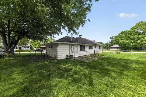 Exterior - 840 Brookfield Rd, Kettering, OH 45429 photo 4 of 6