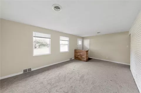 Living - 840 Brookfield Rd, Kettering, OH 45429 photo 2 of 3