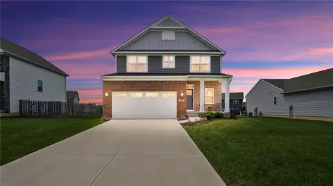 320 Chevington, Tipp City, OH 45371