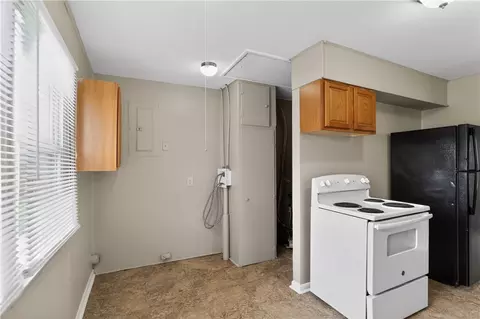 Kitchen - 2217 S Hadley Rd, Springfield, OH 45505 photo 1 of 4