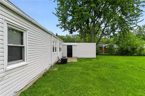 Exterior - 2217 S Hadley Rd, Springfield, OH 45505 photo 4 of 5