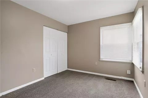 Bedroom - 2217 S Hadley Rd, Springfield, OH 45505 photo 7 of 8