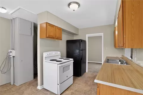 Kitchen - 2217 S Hadley Rd, Springfield, OH 45505 photo 4 of 4