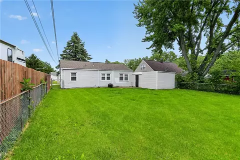 Exterior - 2217 S Hadley Rd, Springfield, OH 45505 photo 2 of 5