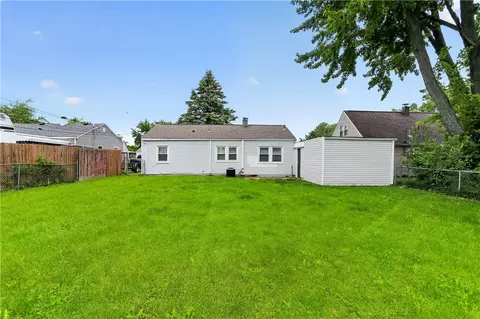 Exterior - 2217 S Hadley Rd, Springfield, OH 45505 photo 3 of 5