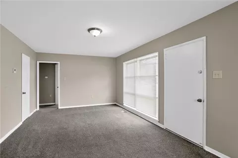 Living - 2217 S Hadley Rd, Springfield, OH 45505 photo 1 of 4