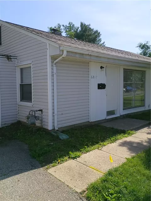 2217 S Hadley Rd, Springfield, OH 45505