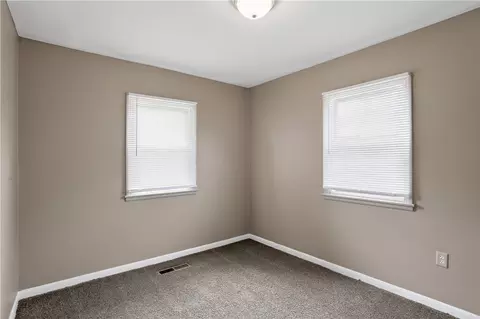 Bedroom - 2217 S Hadley Rd, Springfield, OH 45505 photo 2 of 8
