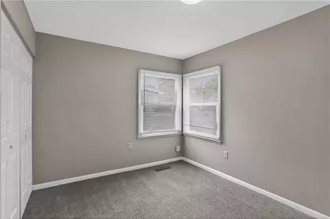 Bedroom - 2217 S Hadley Rd, Springfield, OH 45505 photo 6 of 8