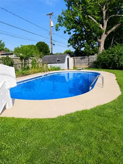 1043 Heathwood, Englewood, OH 45322