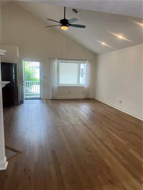 Living - 505 Ridgeview Ct, Springfield, OH 45504 photo 4 of 6