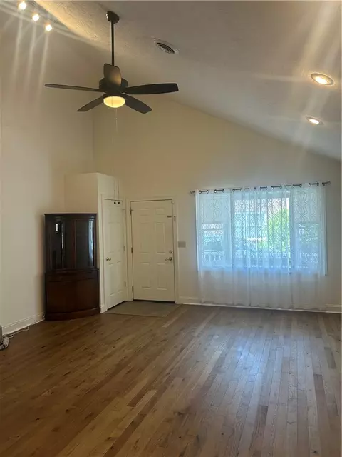 Living - 505 Ridgeview Ct, Springfield, OH 45504 photo 2 of 2