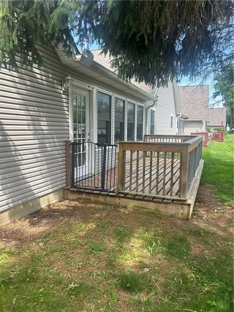 Exterior - 505 Ridgeview Ct, Springfield, OH 45504 photo 2 of 3