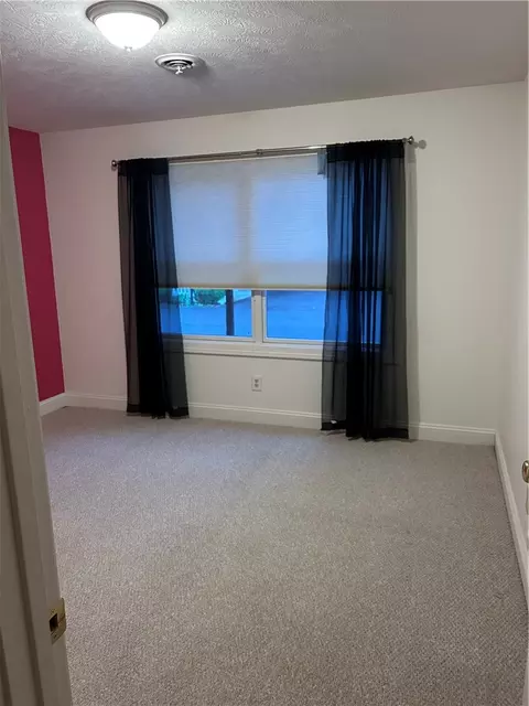 Bedroom - 505 Ridgeview Ct, Springfield, OH 45504 photo 3 of 4