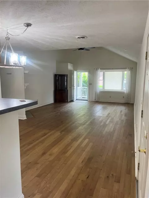 Living - 505 Ridgeview Ct, Springfield, OH 45504 photo 6 of 6