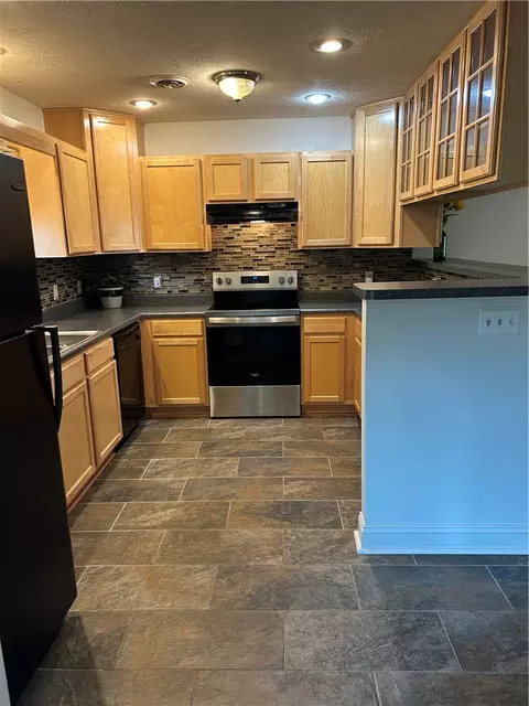 Kitchen - 505 Ridgeview Ct, Springfield, OH 45504 photo 1 of 3
