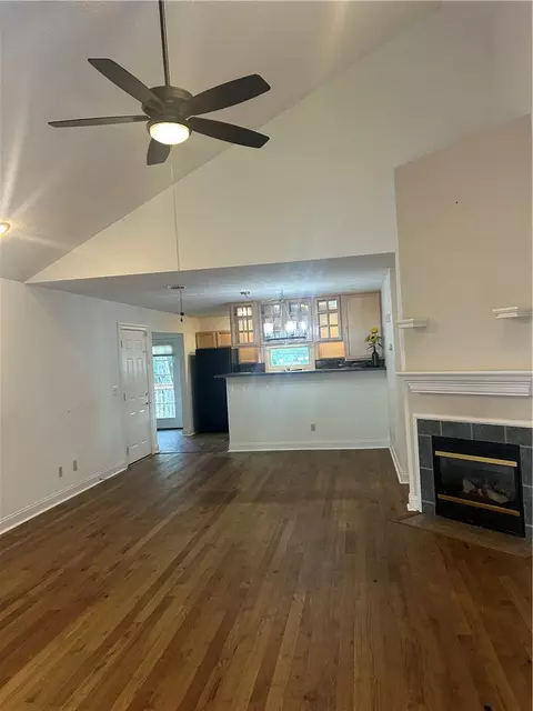 Living - 505 Ridgeview Ct, Springfield, OH 45504 photo 1 of 2