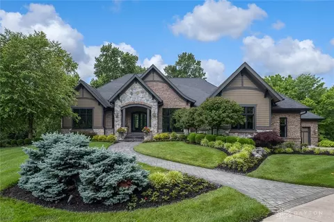 2081 Forest Bend Dr, Xenia, OH 45385