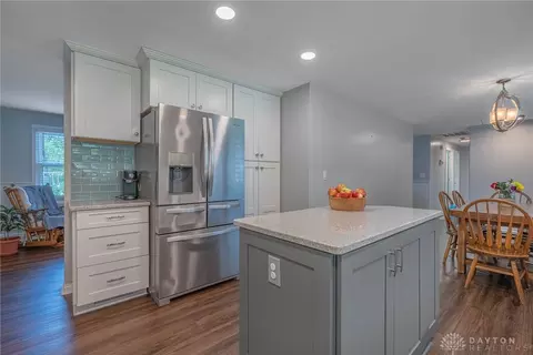 Kitchen - 152 Blackstone Dr, Centerville, OH 45459 photo 4 of 6