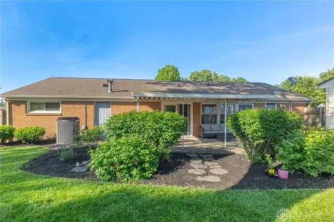 Exterior - 152 Blackstone Dr, Centerville, OH 45459 photo 4 of 9