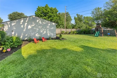 Exterior - 152 Blackstone Dr, Centerville, OH 45459 photo 6 of 9