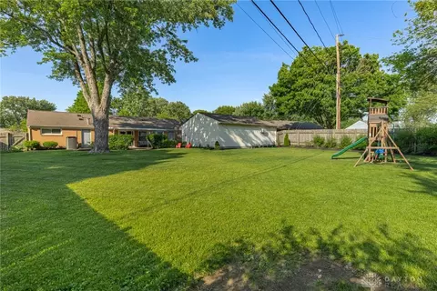 Exterior - 152 Blackstone Dr, Centerville, OH 45459 photo 7 of 9