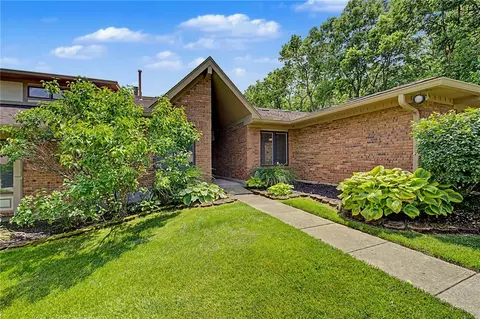 7053 Fallen Oak, Centerville, OH 45459